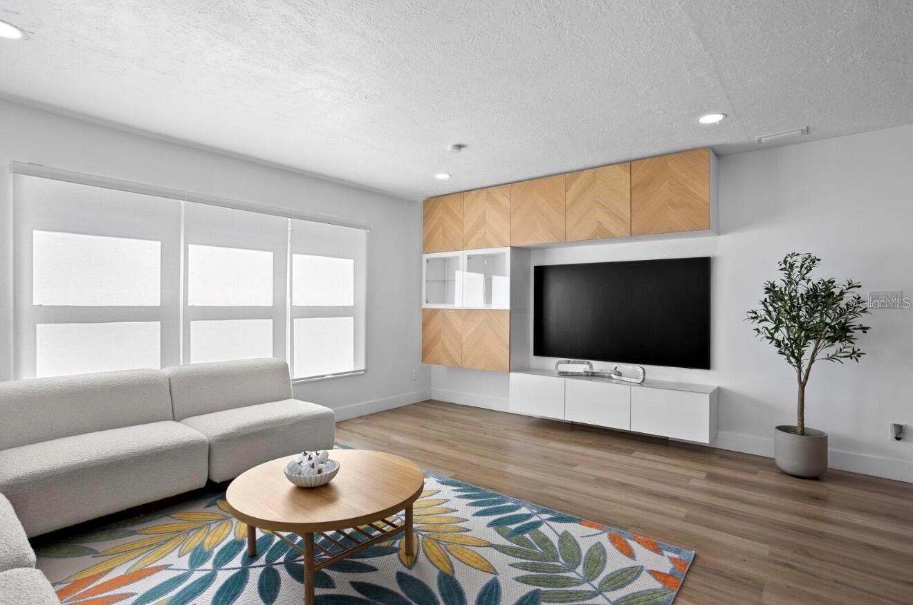 Listing photo id 10 for 208 Ward Street