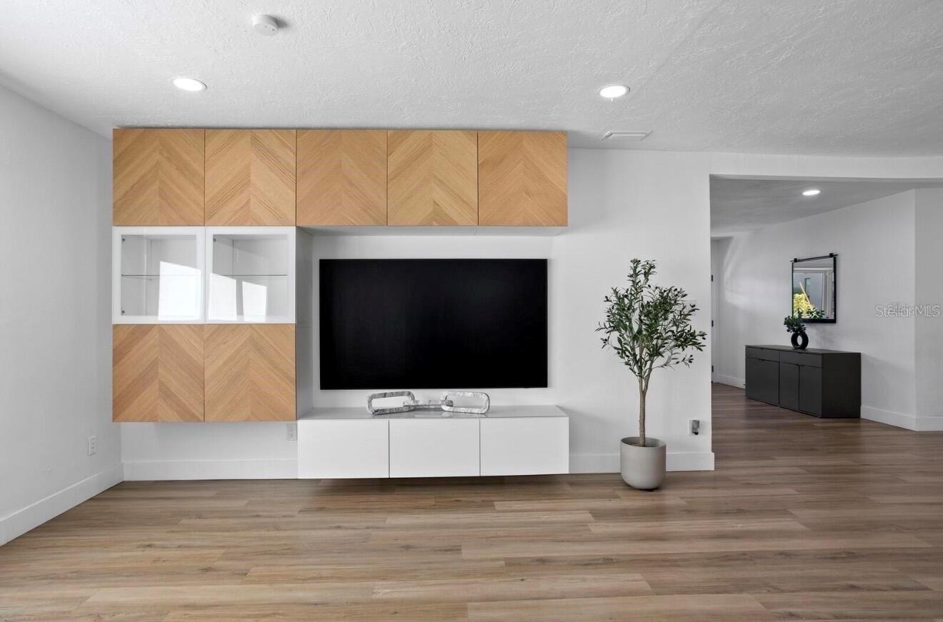 Listing photo id 11 for 208 Ward Street