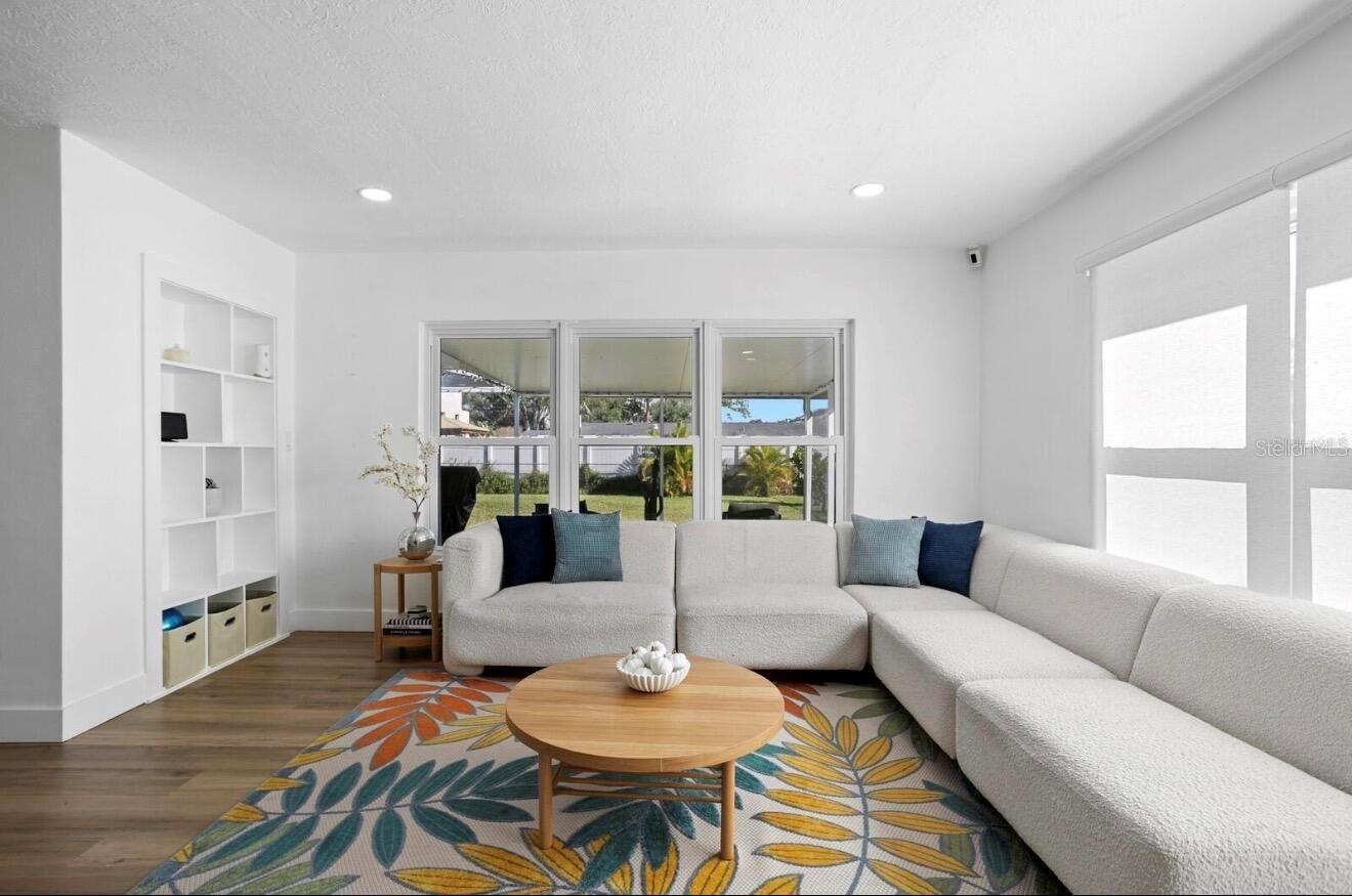 Listing photo id 12 for 208 Ward Street