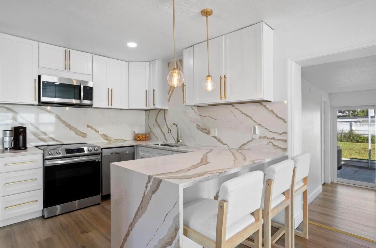 Listing photo id 14 for 208 Ward Street