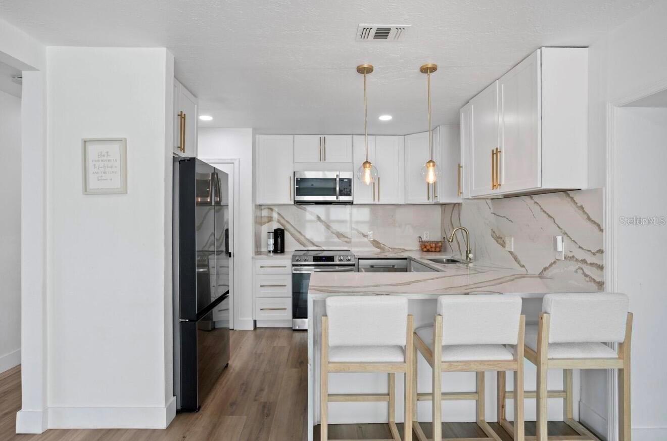 Listing photo id 16 for 208 Ward Street