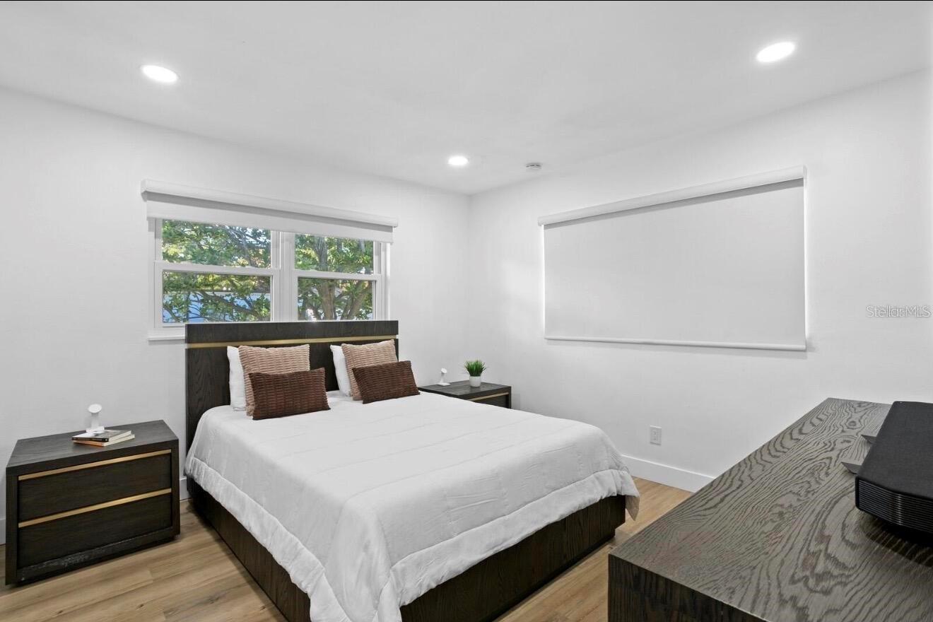 Listing photo id 21 for 208 Ward Street