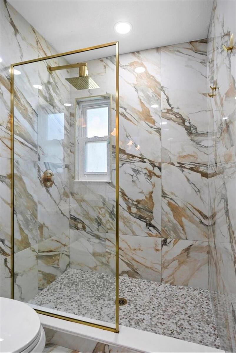 Listing photo id 27 for 208 Ward Street