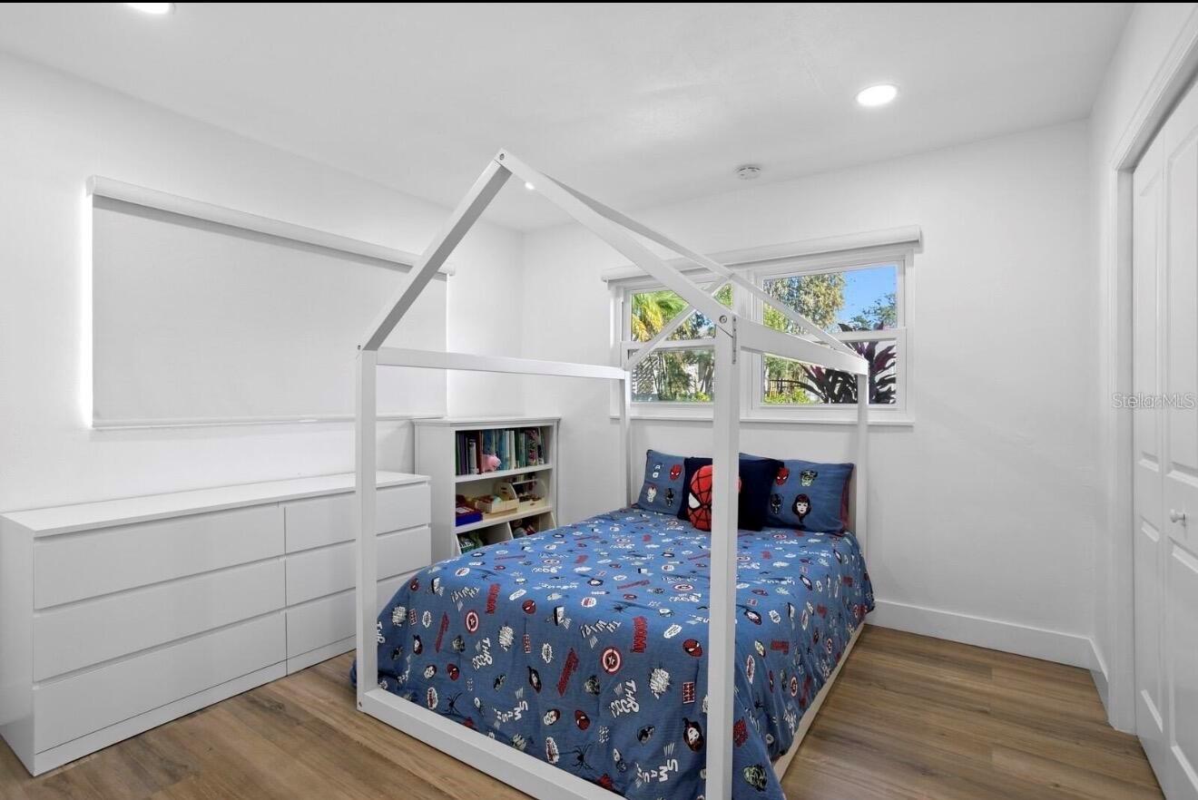 Listing photo id 28 for 208 Ward Street