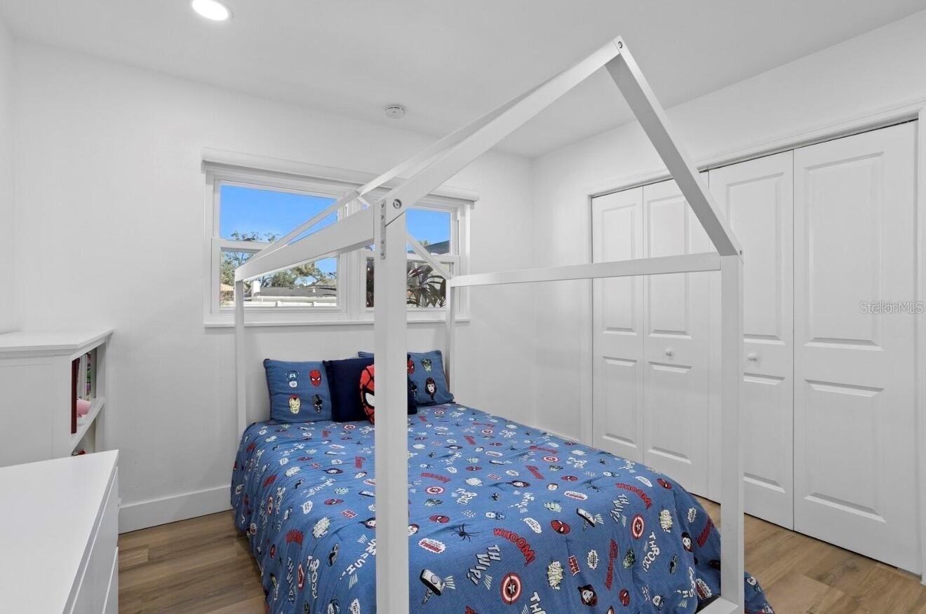 Listing photo id 29 for 208 Ward Street