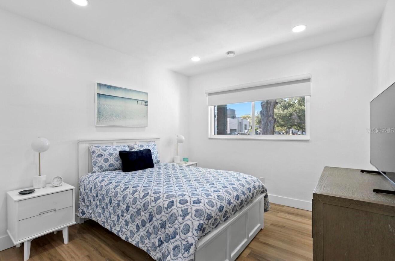 Listing photo id 30 for 208 Ward Street