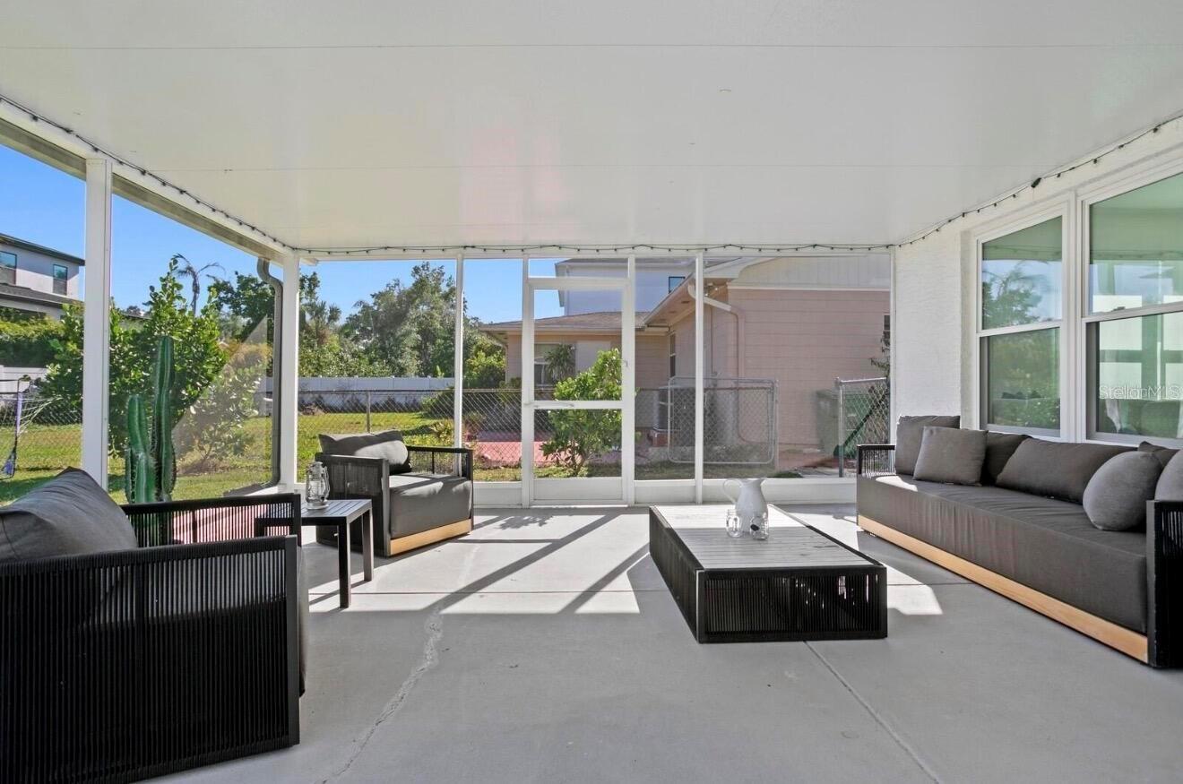 Listing photo id 37 for 208 Ward Street