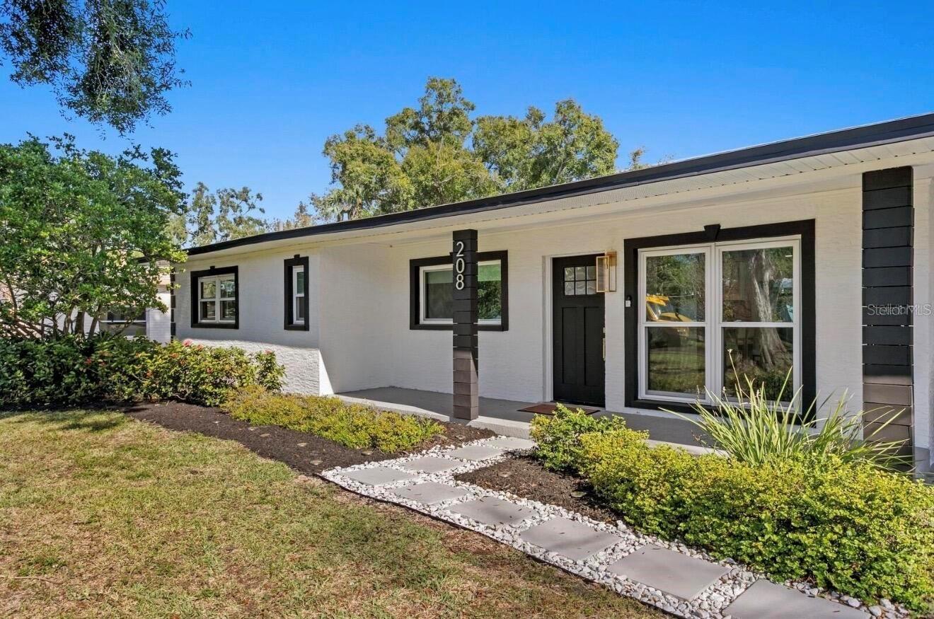 Listing photo id 2 for 208 Ward Street