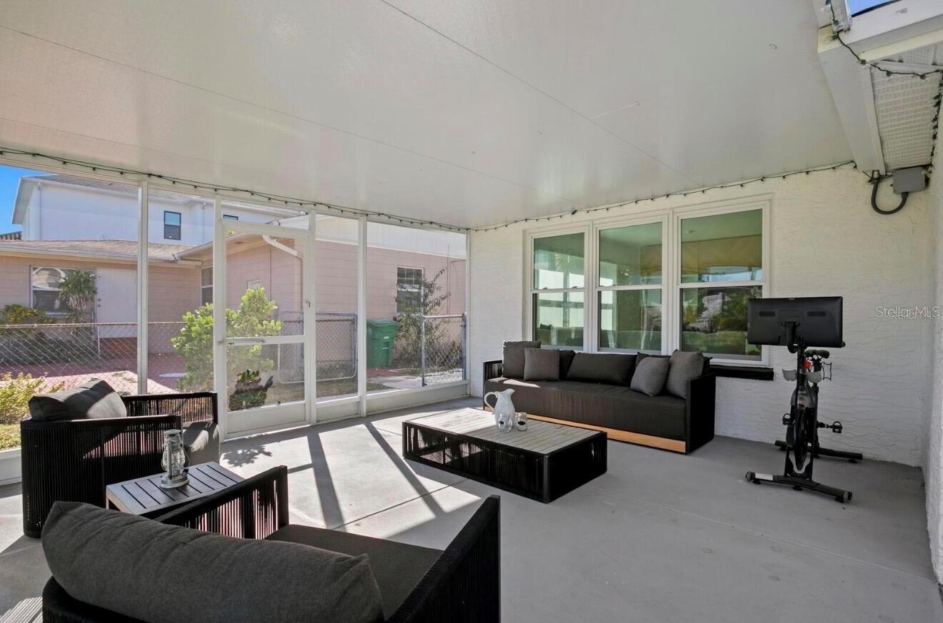 Listing photo id 38 for 208 Ward Street