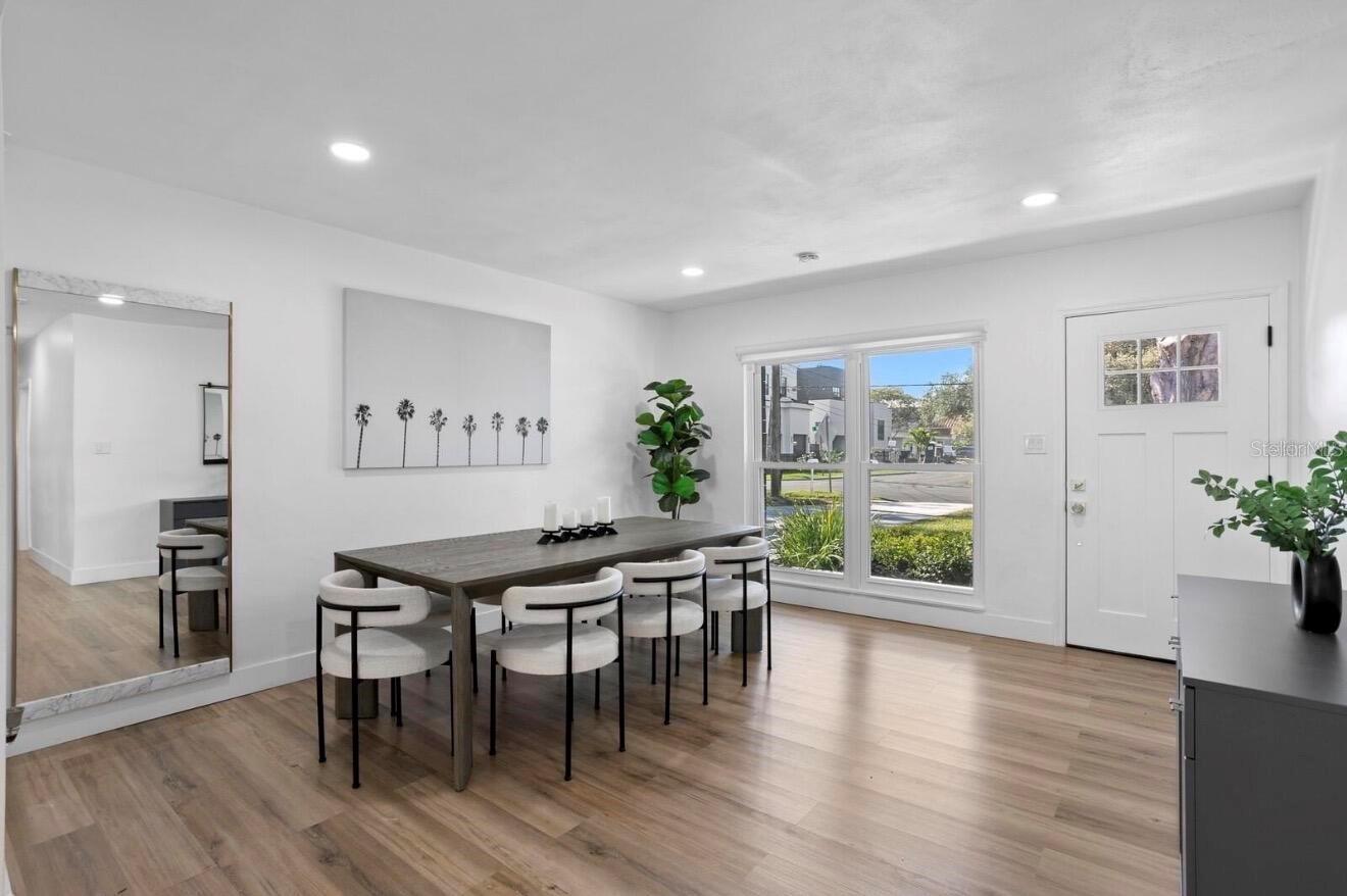 Listing photo id 4 for 208 Ward Street