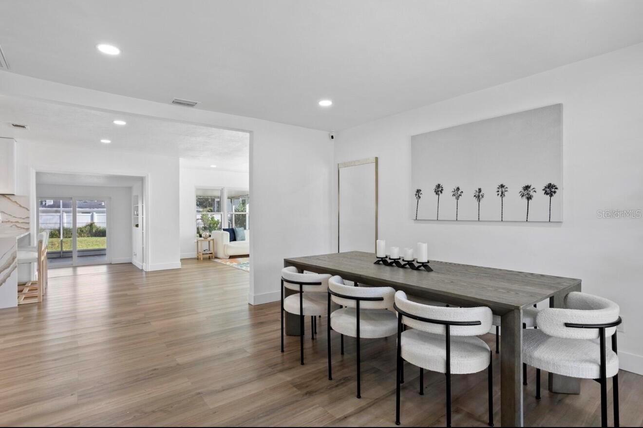 Listing photo id 5 for 208 Ward Street