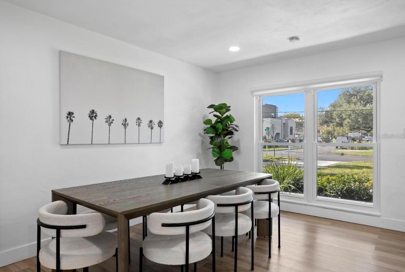 Listing photo id 7 for 208 Ward Street