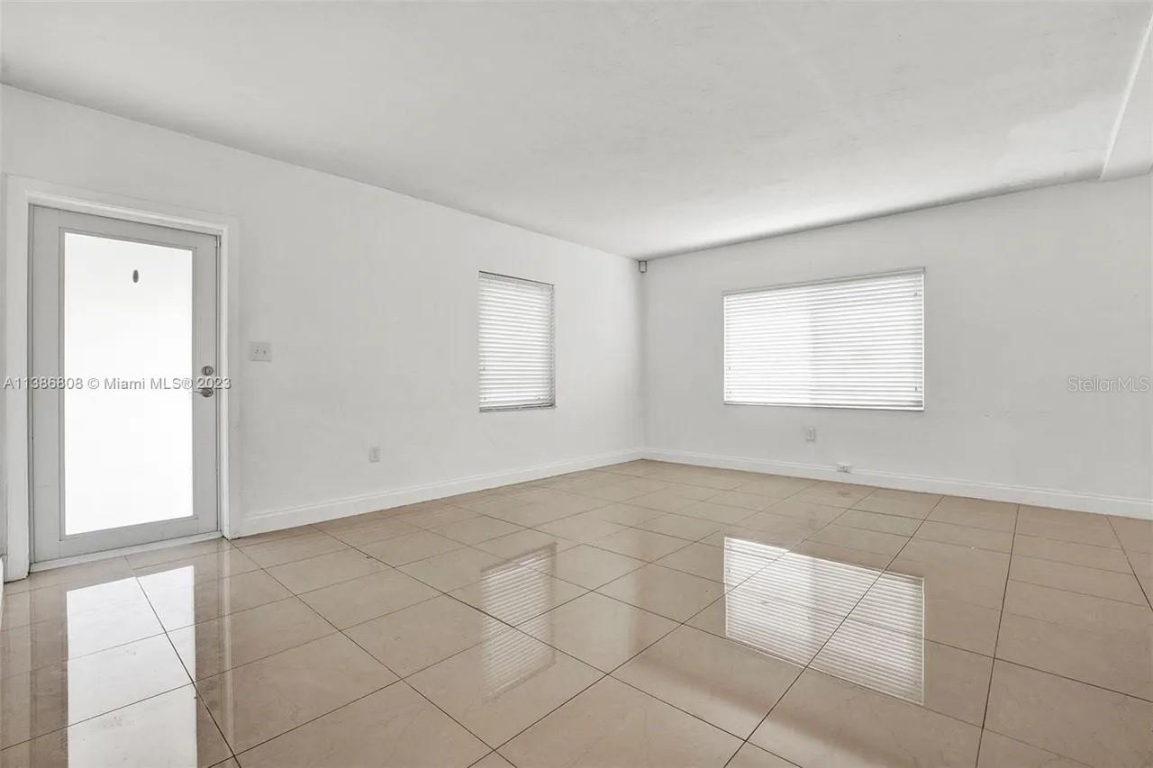 Image 11 of 31 For 437 Swan Avenue