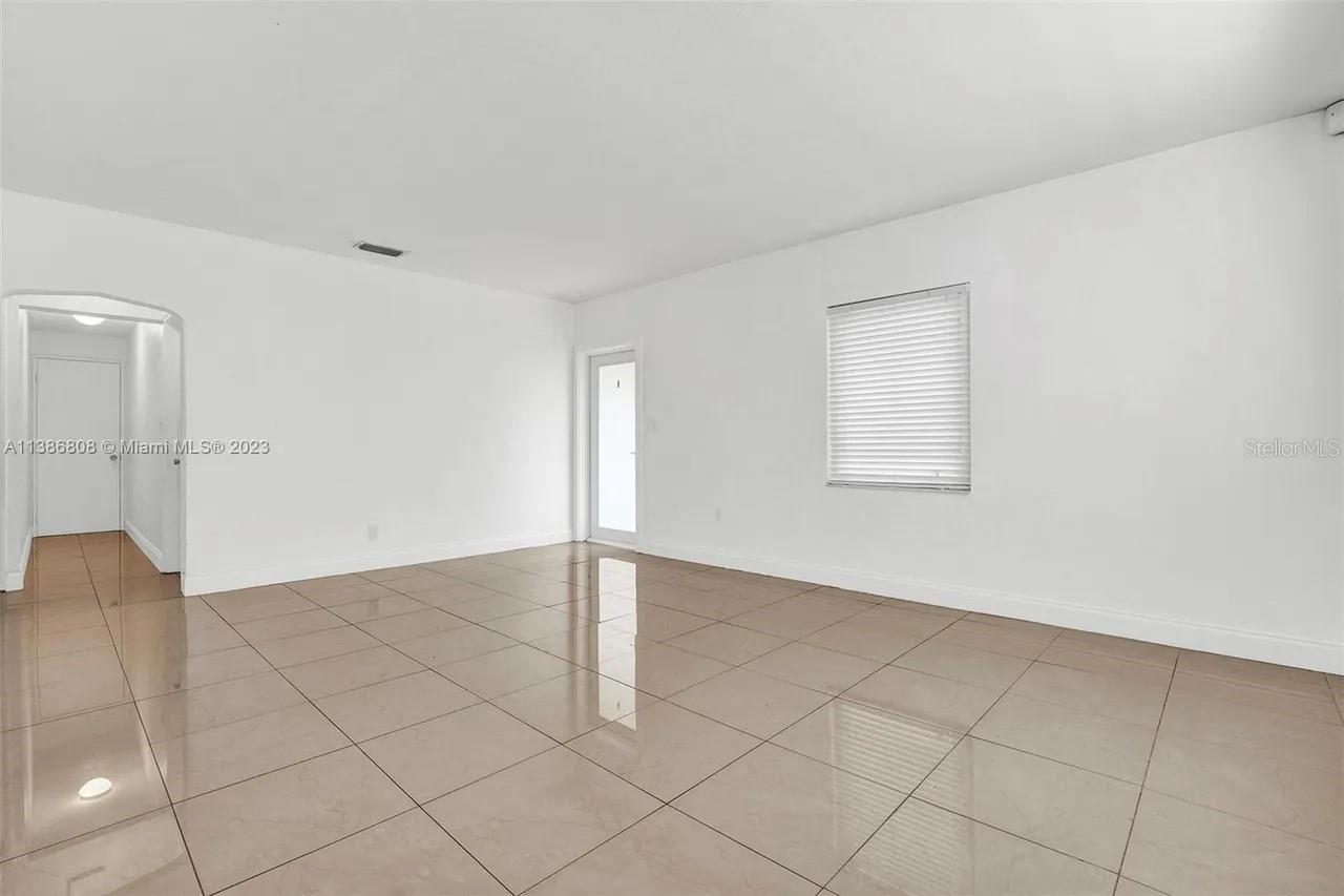 Image 12 of 31 For 437 Swan Avenue