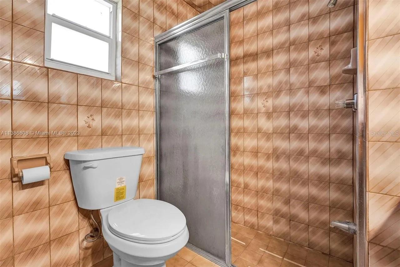 Image 19 of 31 For 437 Swan Avenue