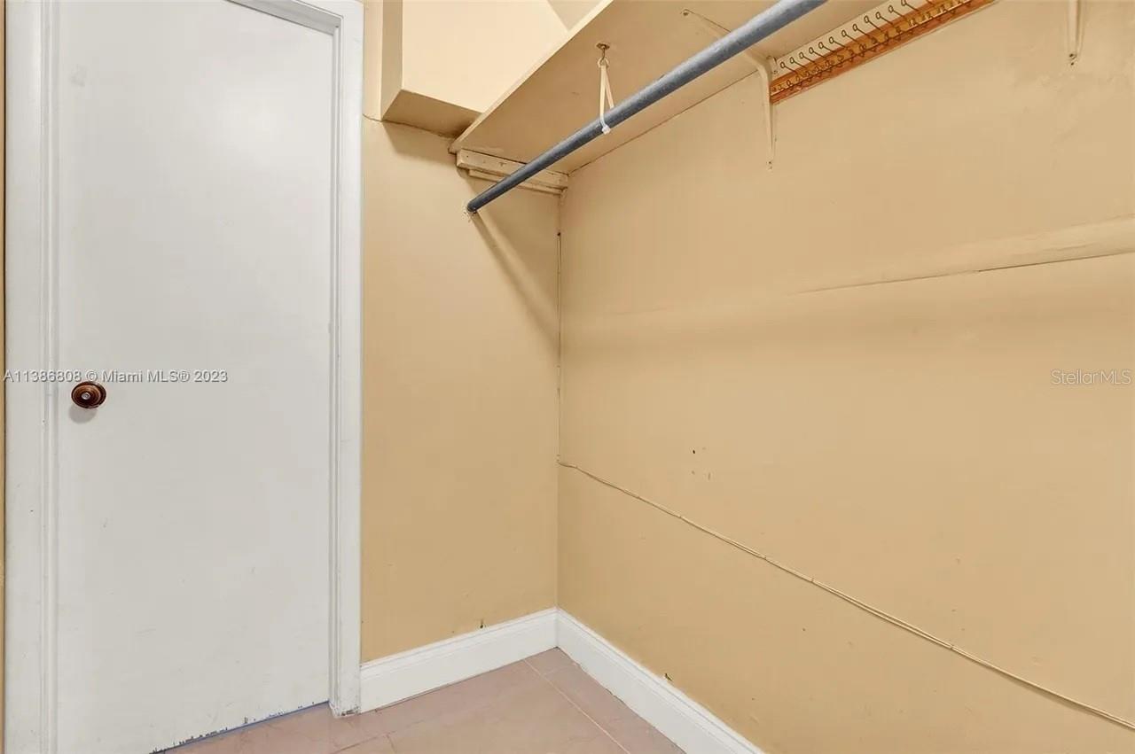 Image 20 of 31 For 437 Swan Avenue