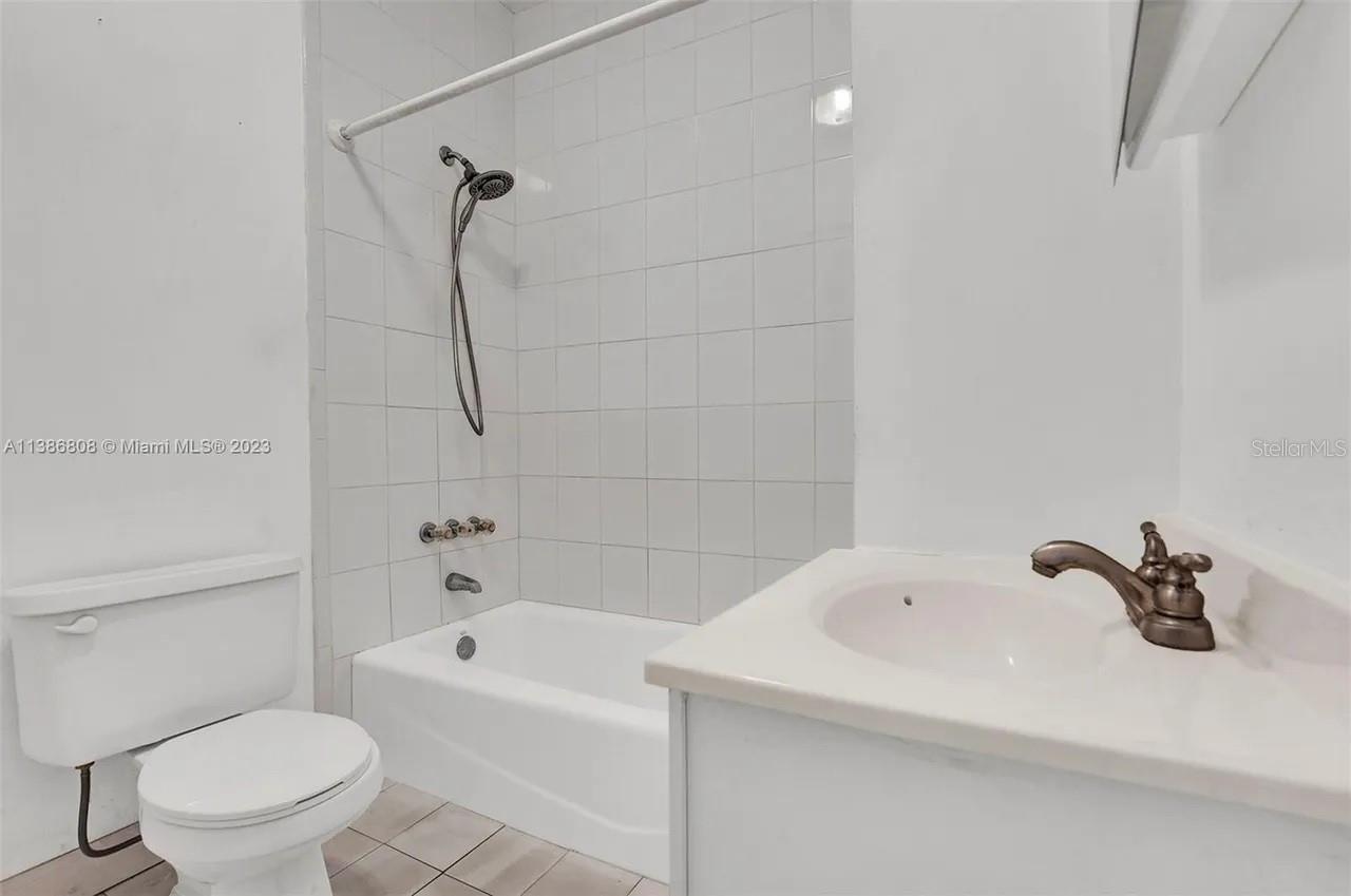 Image 21 of 31 For 437 Swan Avenue