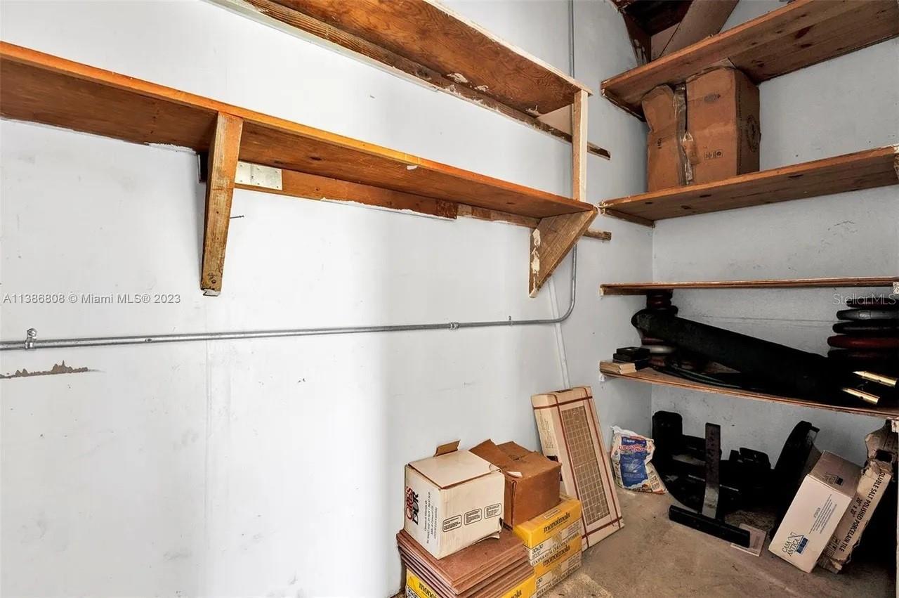 Image 23 of 31 For 437 Swan Avenue