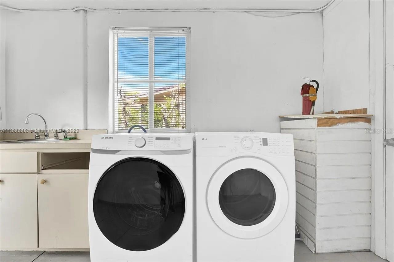 Image 24 of 31 For 437 Swan Avenue