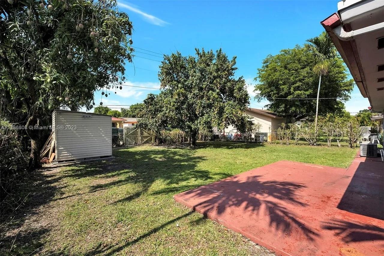 Image 29 of 31 For 437 Swan Avenue