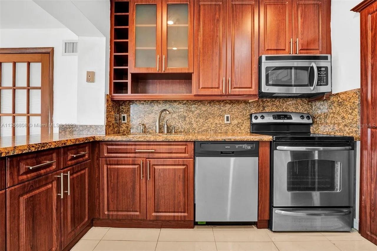 Image 3 of 31 For 437 Swan Avenue