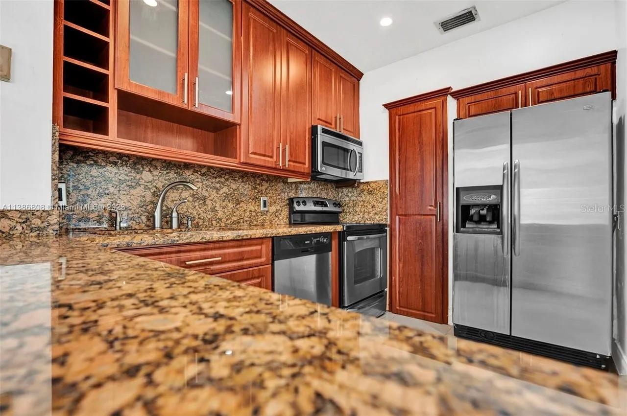 Image 4 of 31 For 437 Swan Avenue