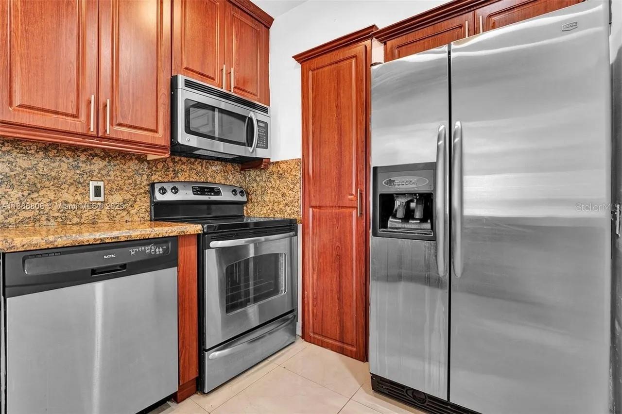 Image 5 of 31 For 437 Swan Avenue