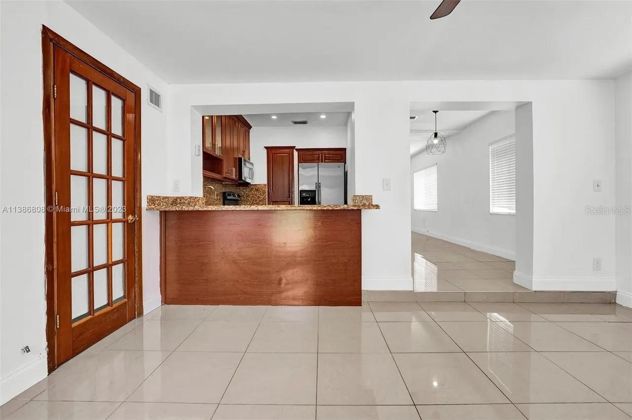 Image 6 of 31 For 437 Swan Avenue