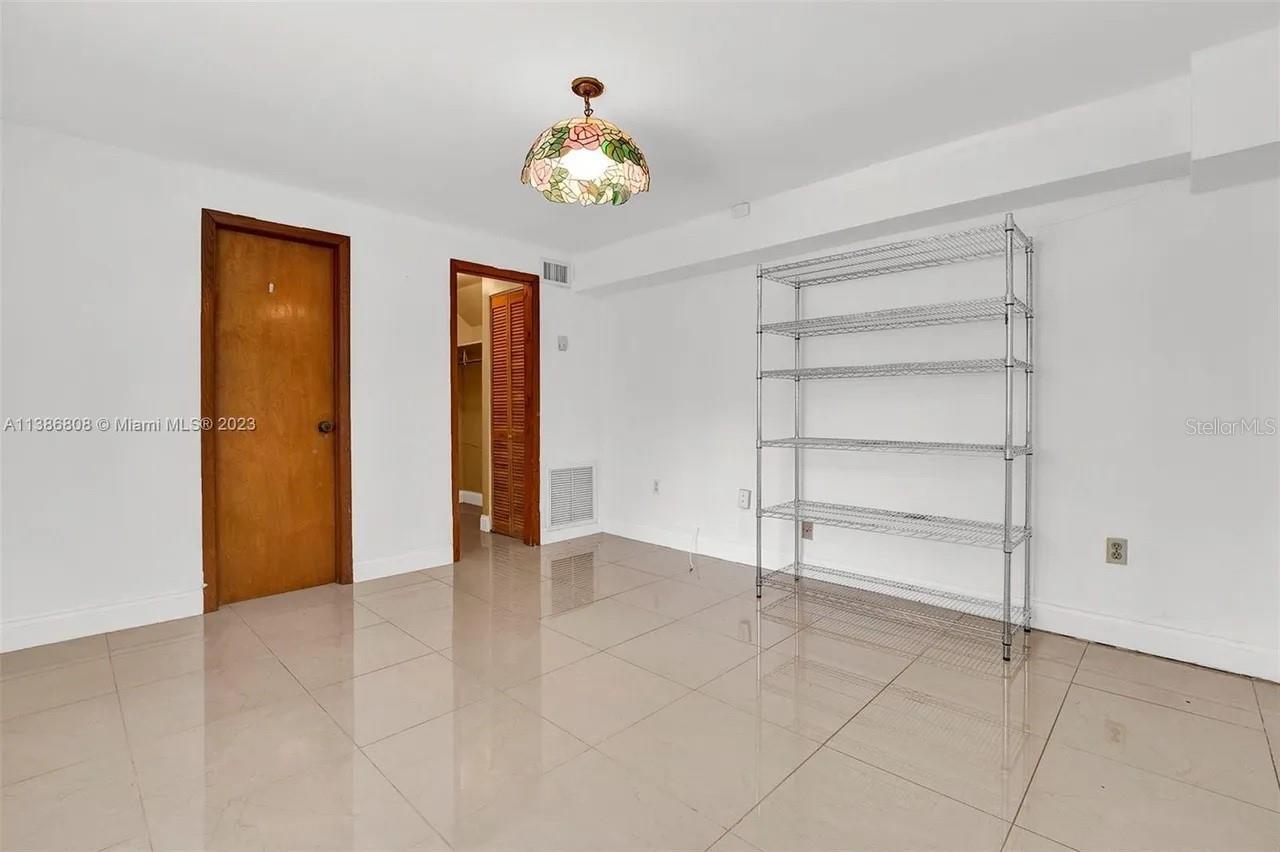 Image 9 of 31 For 437 Swan Avenue