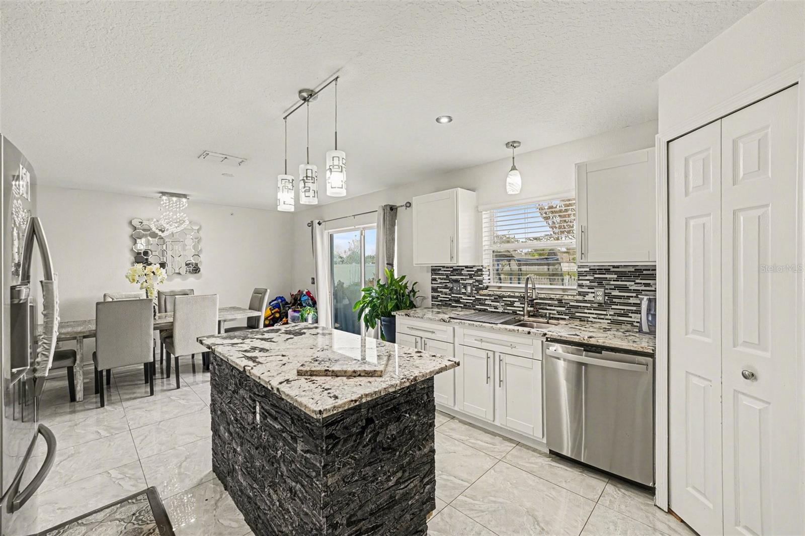 Image 5 of 18 For 5684 Sycamore Canyon Drive