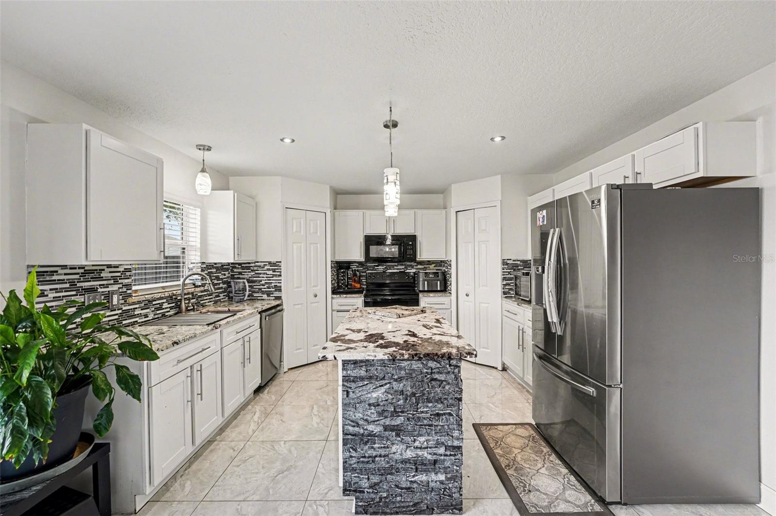 Image 6 of 18 For 5684 Sycamore Canyon Drive