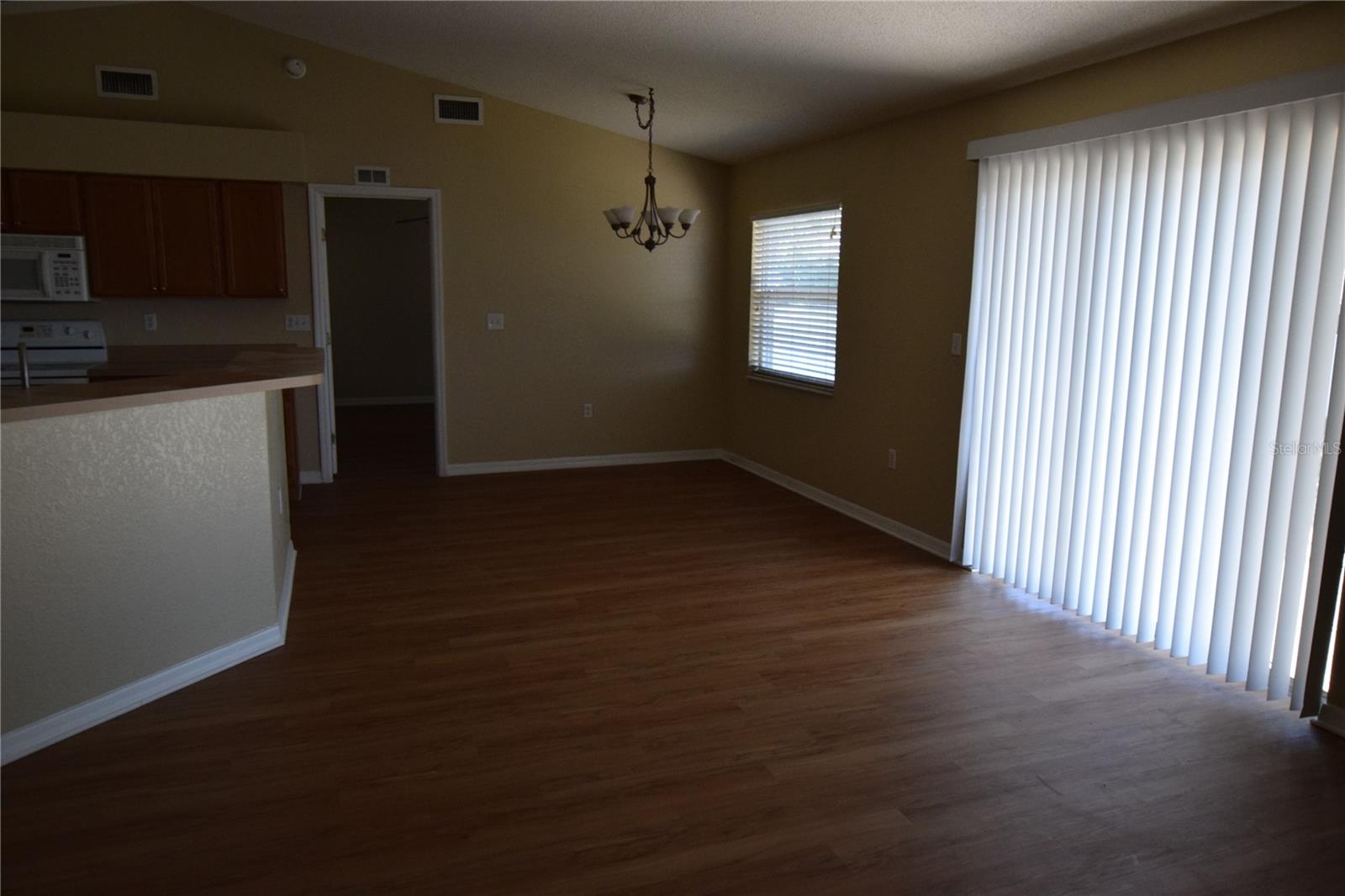 Image 3 of 15 For 206 Windridge Street