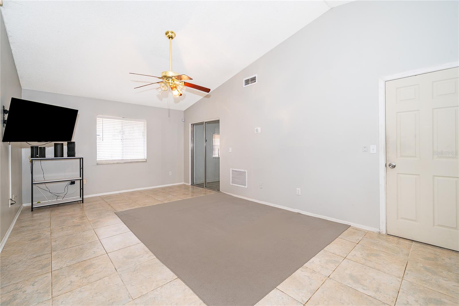 Image 9 of 18 For 207 Lake Drive