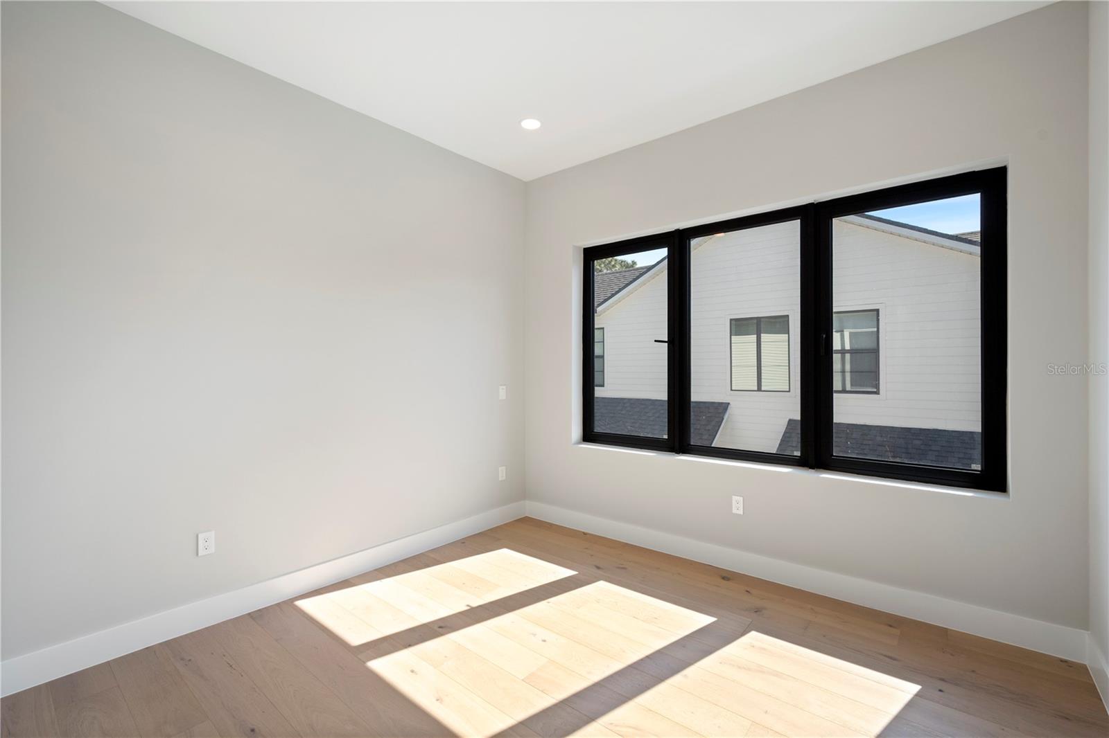 Image 23 of 43 For 1660 Walnut Avenue