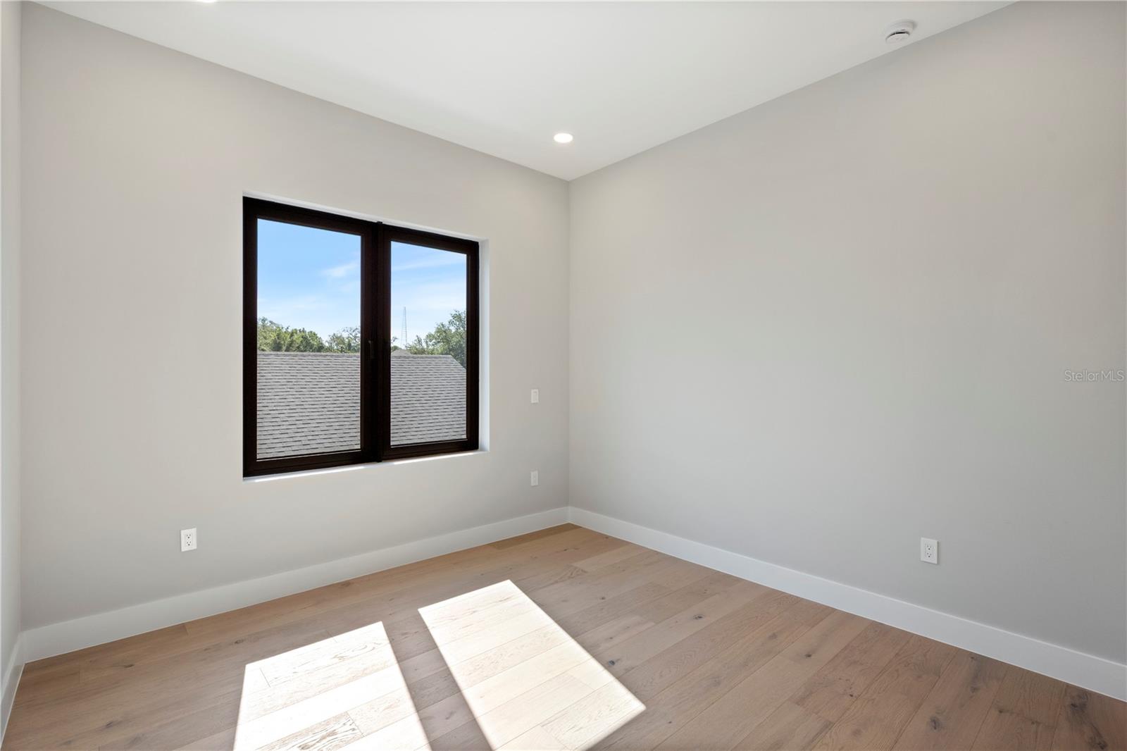 Image 25 of 43 For 1660 Walnut Avenue