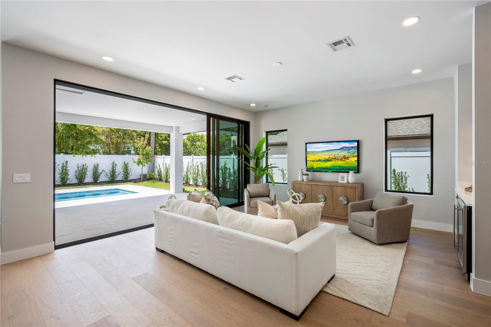 Image 5 of 43 For 1660 Walnut Avenue