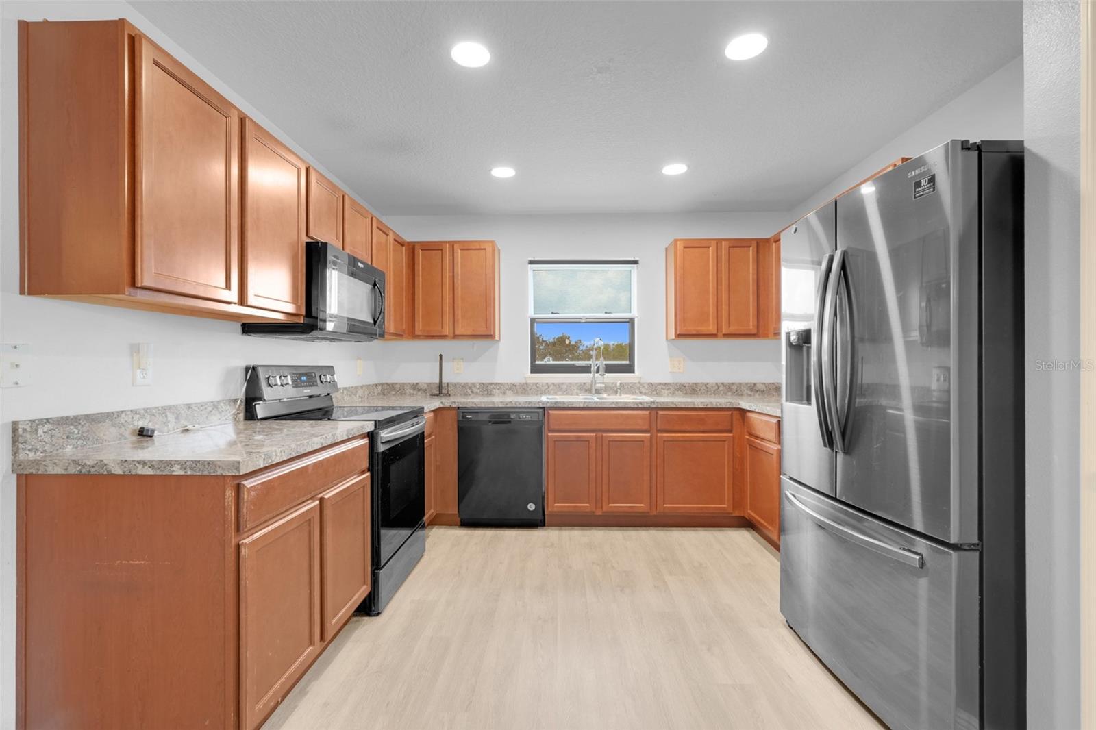 Image 10 of 33 For 910 Aspen View Circle