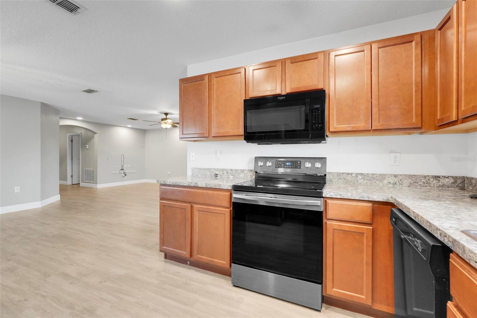 Image 11 of 33 For 910 Aspen View Circle