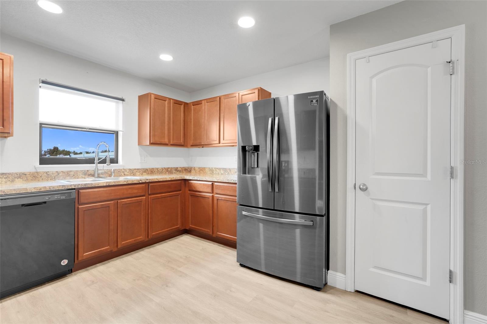 Image 12 of 33 For 910 Aspen View Circle