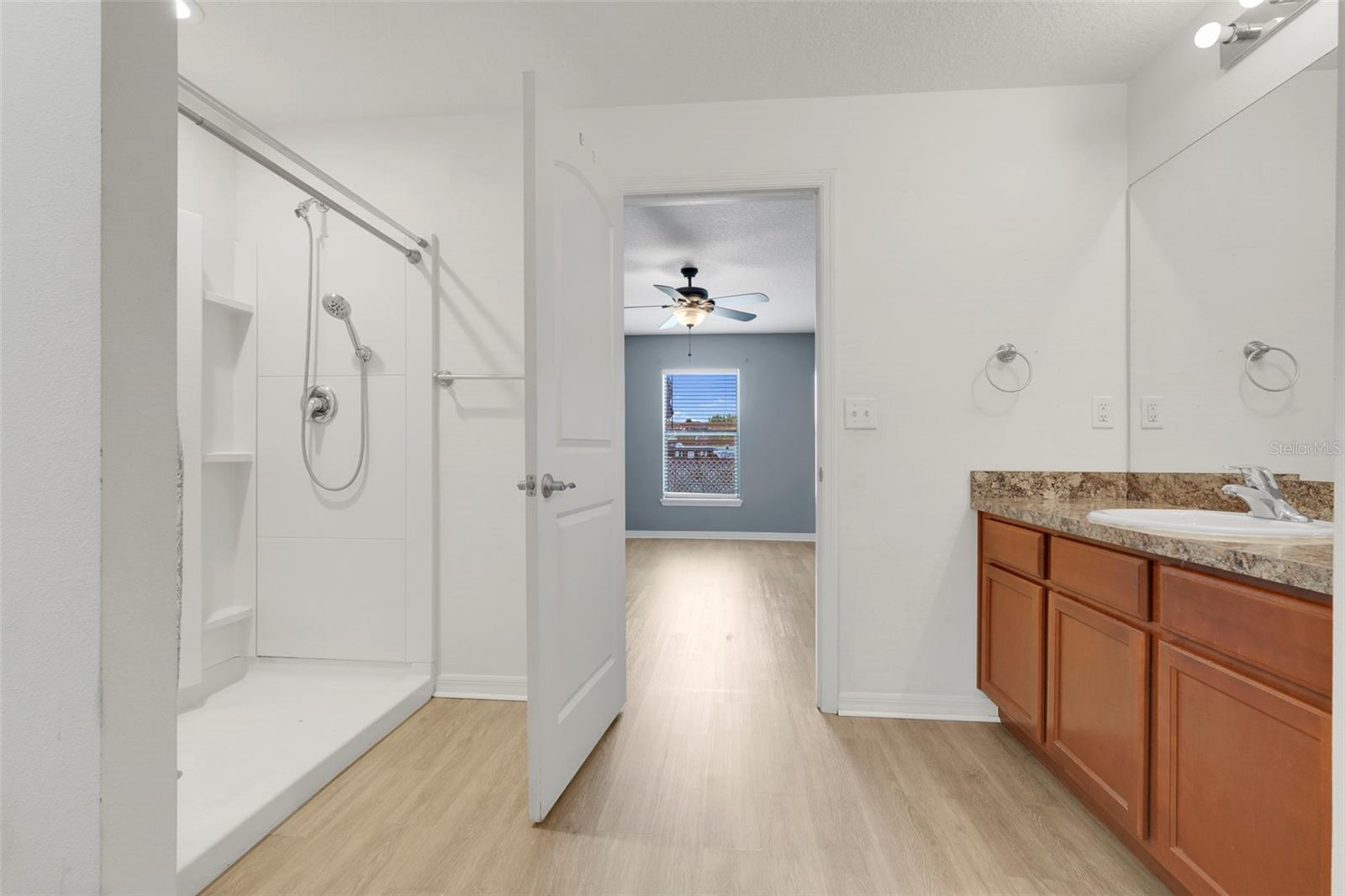 Image 16 of 33 For 910 Aspen View Circle