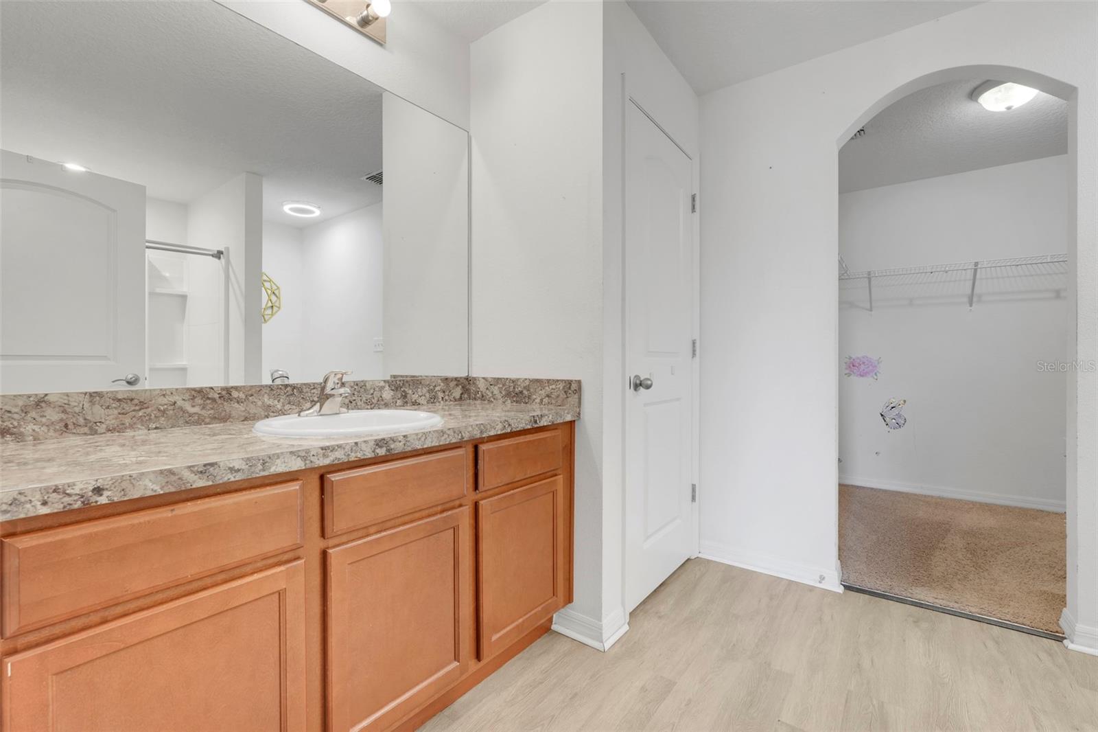 Image 17 of 33 For 910 Aspen View Circle