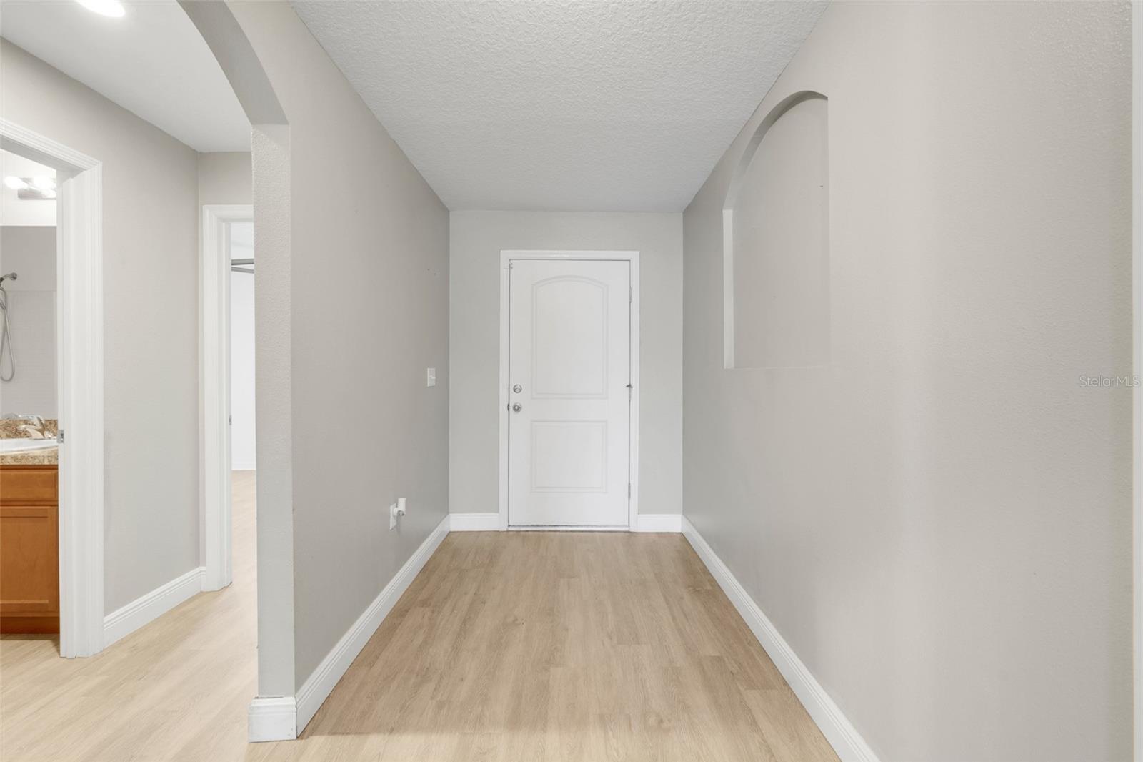 Image 6 of 33 For 910 Aspen View Circle