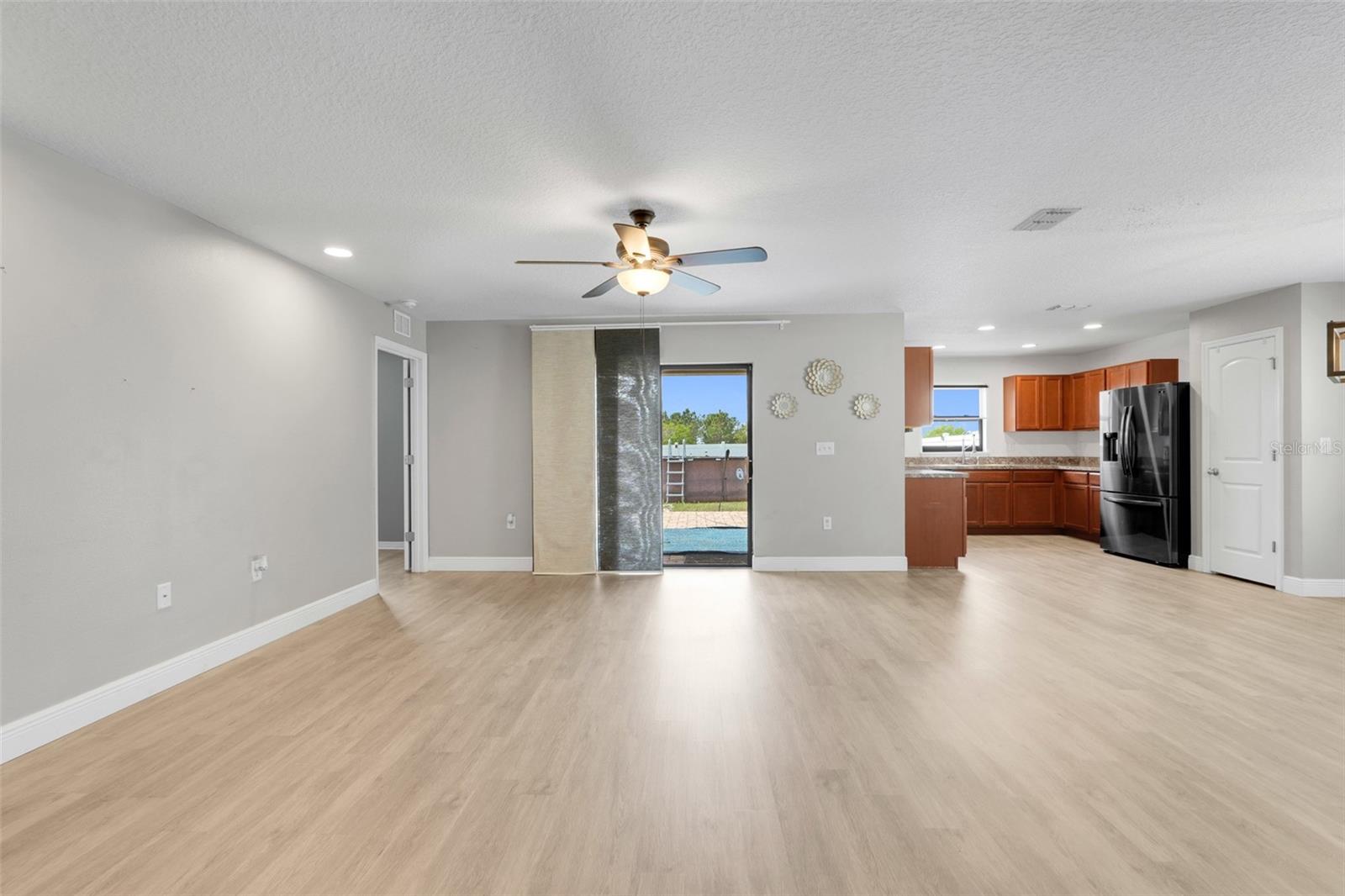 Image 8 of 33 For 910 Aspen View Circle