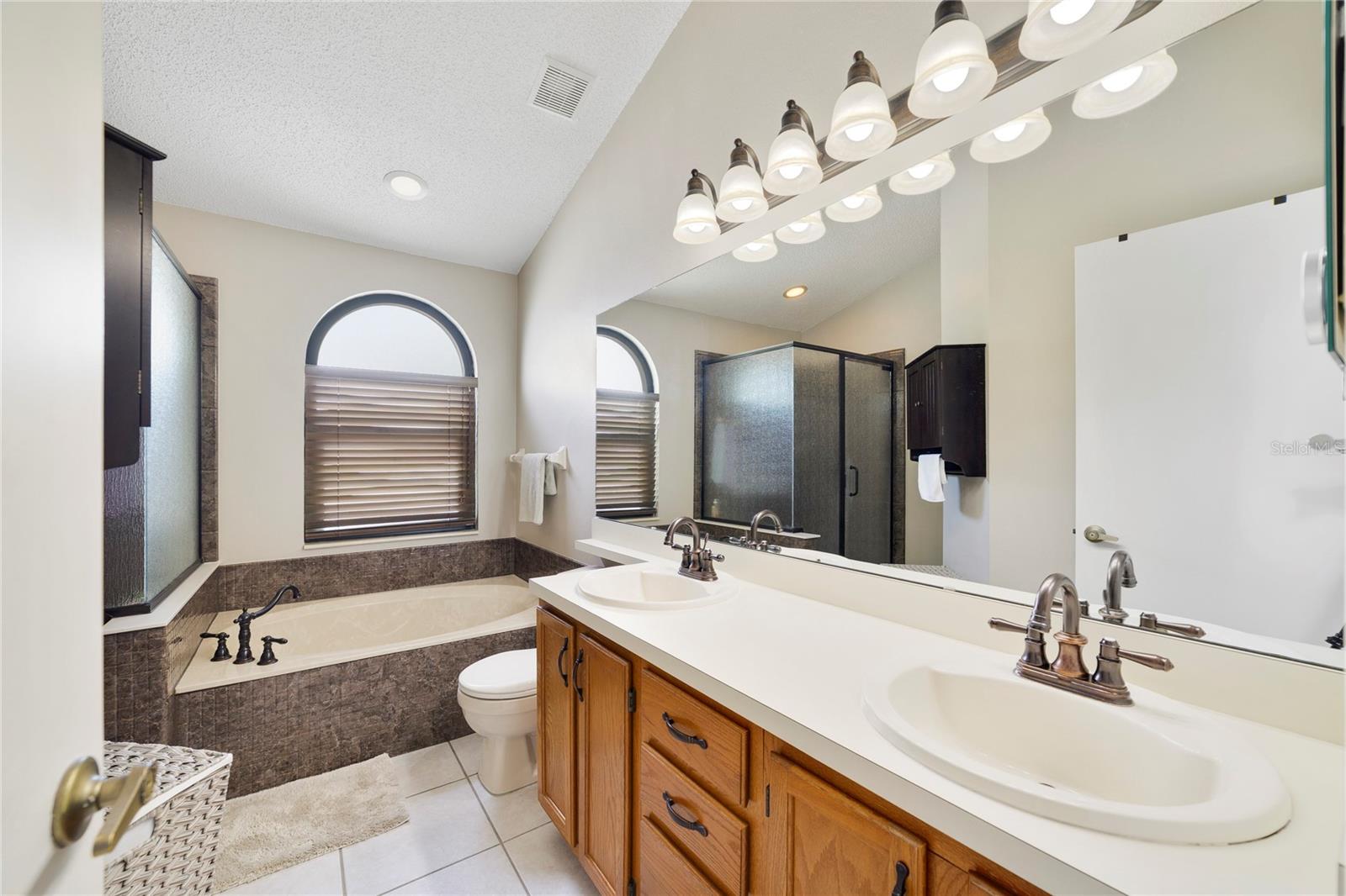 Image 11 of 16 For 608 Birgham Place