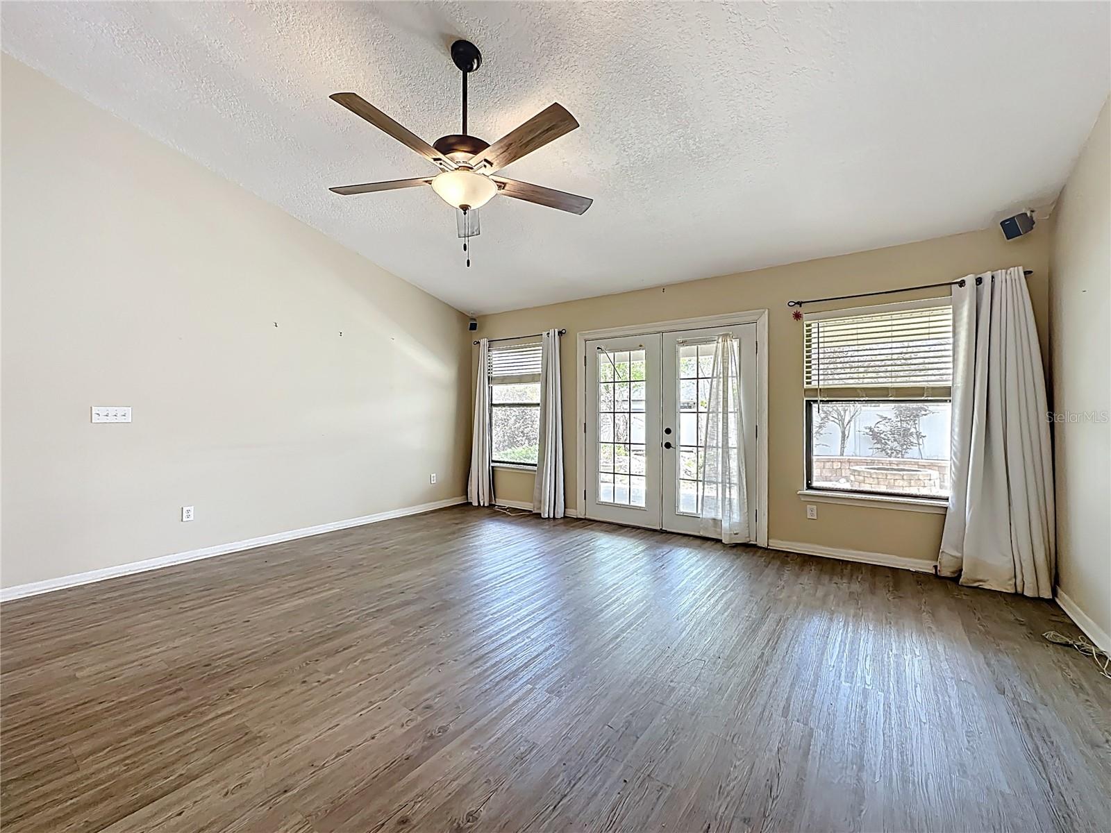 Image 13 of 67 For 3371 Classic Oak Court