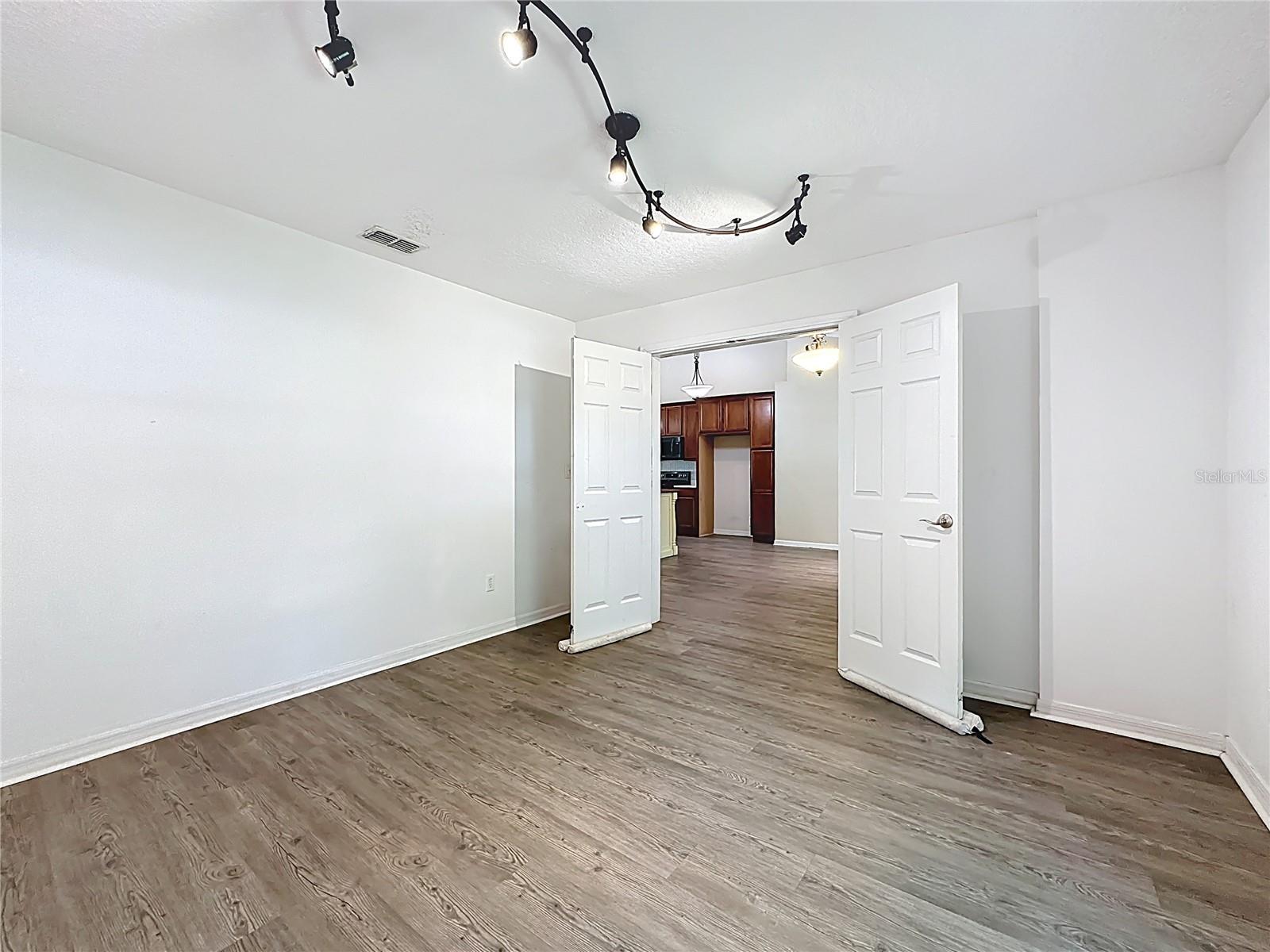 Image 17 of 67 For 3371 Classic Oak Court