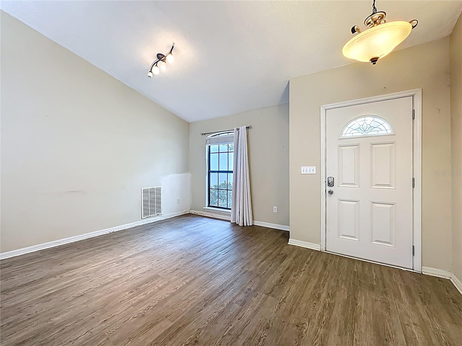 Image 5 of 67 For 3371 Classic Oak Court