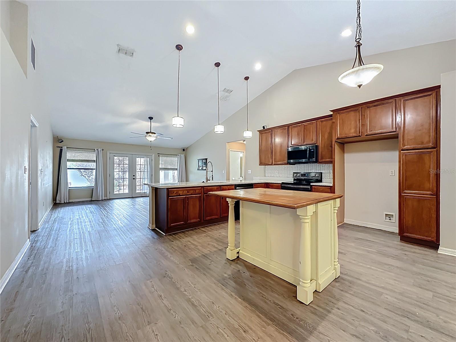 Image 6 of 67 For 3371 Classic Oak Court