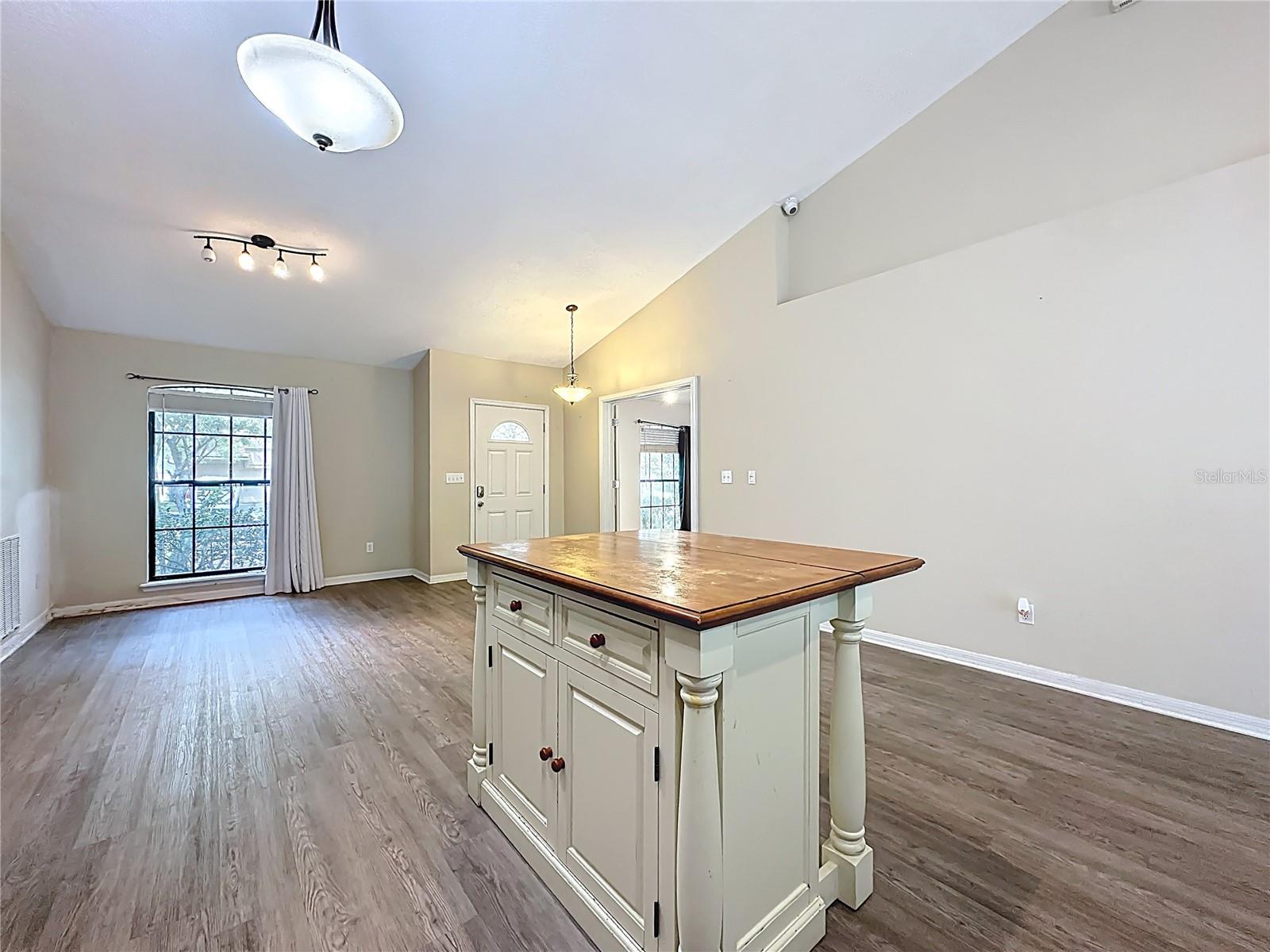 Image 8 of 67 For 3371 Classic Oak Court