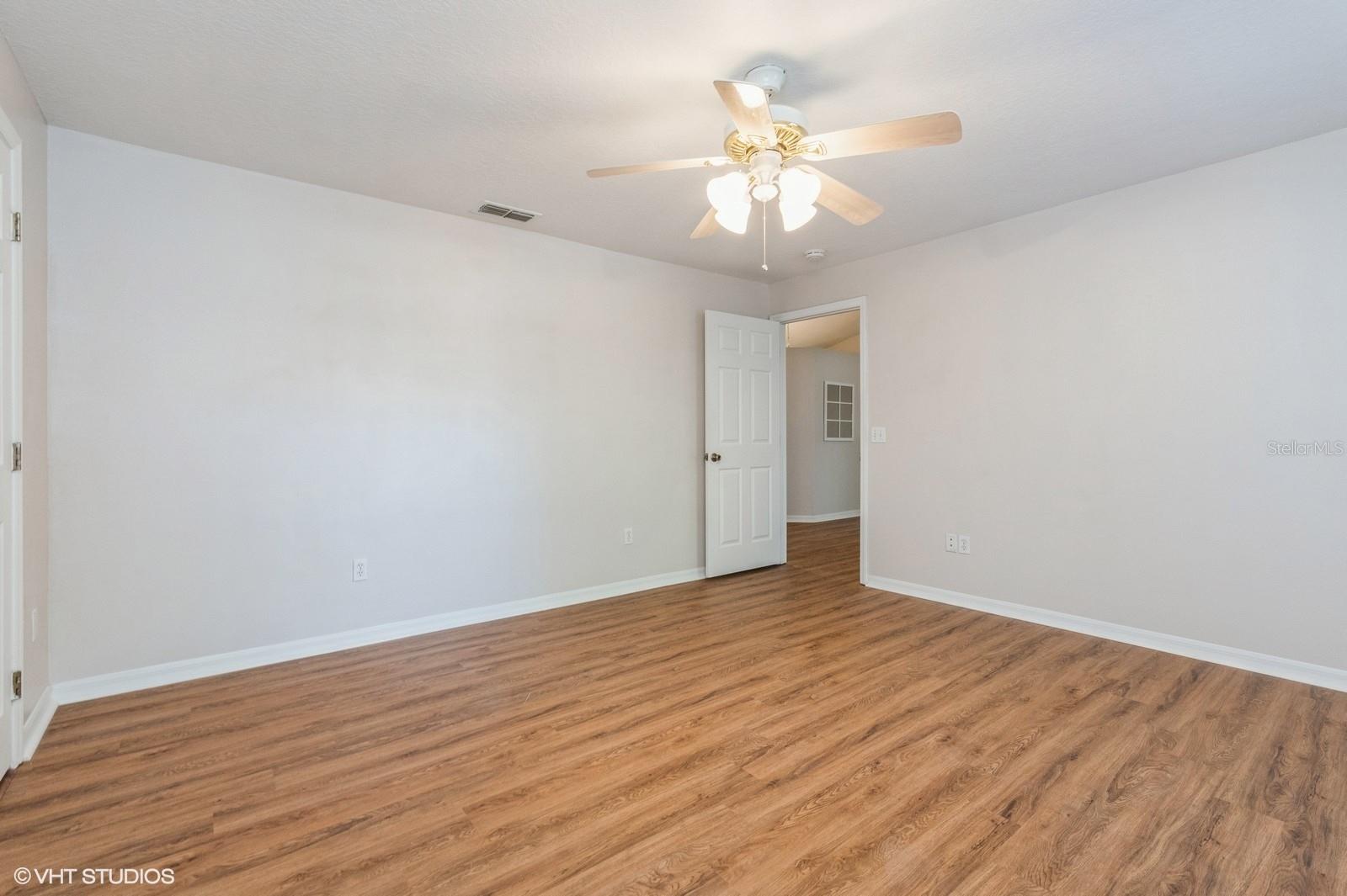 Image 12 of 25 For 694 Park Valley Circle